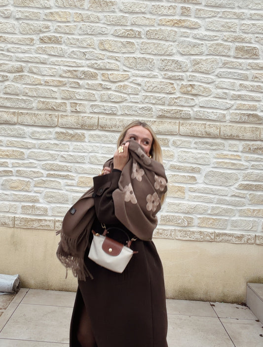 Écharpe marron fleurie en laine