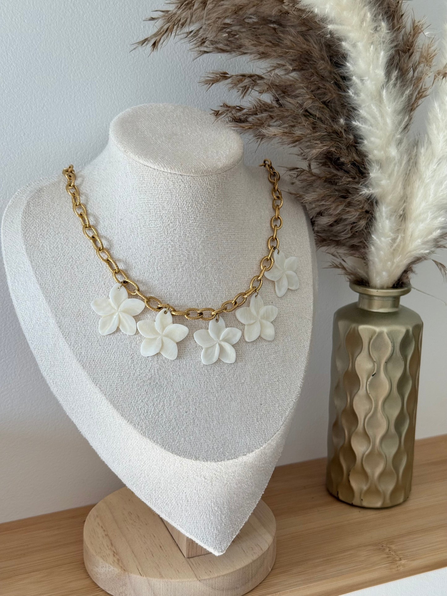 Collier fleurs nacrées – fait main