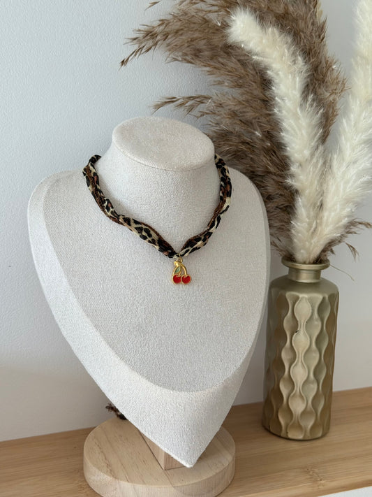 Collier soie